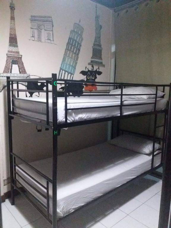 Mad Cow Hostel Bangkok Bagian luar foto