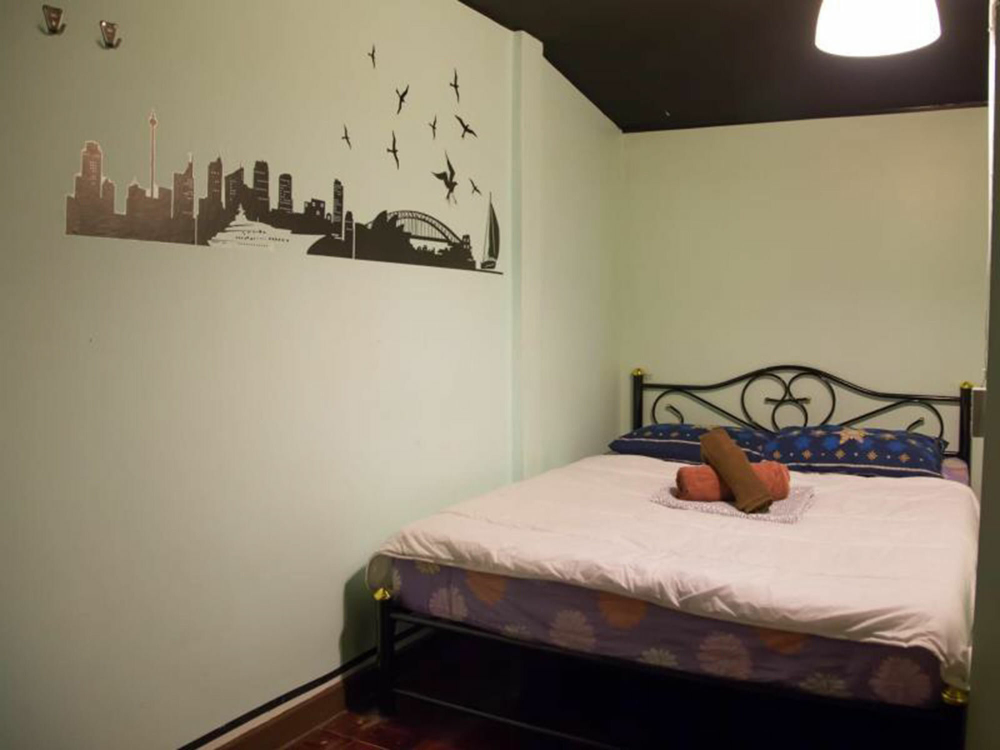 Mad Cow Hostel Bangkok Bagian luar foto