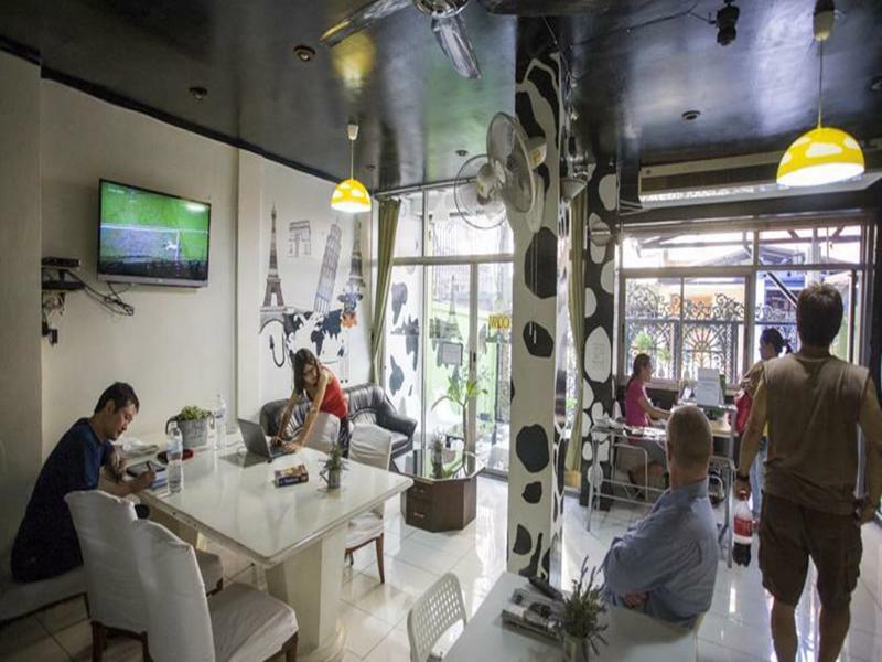 Mad Cow Hostel Bangkok Bagian luar foto