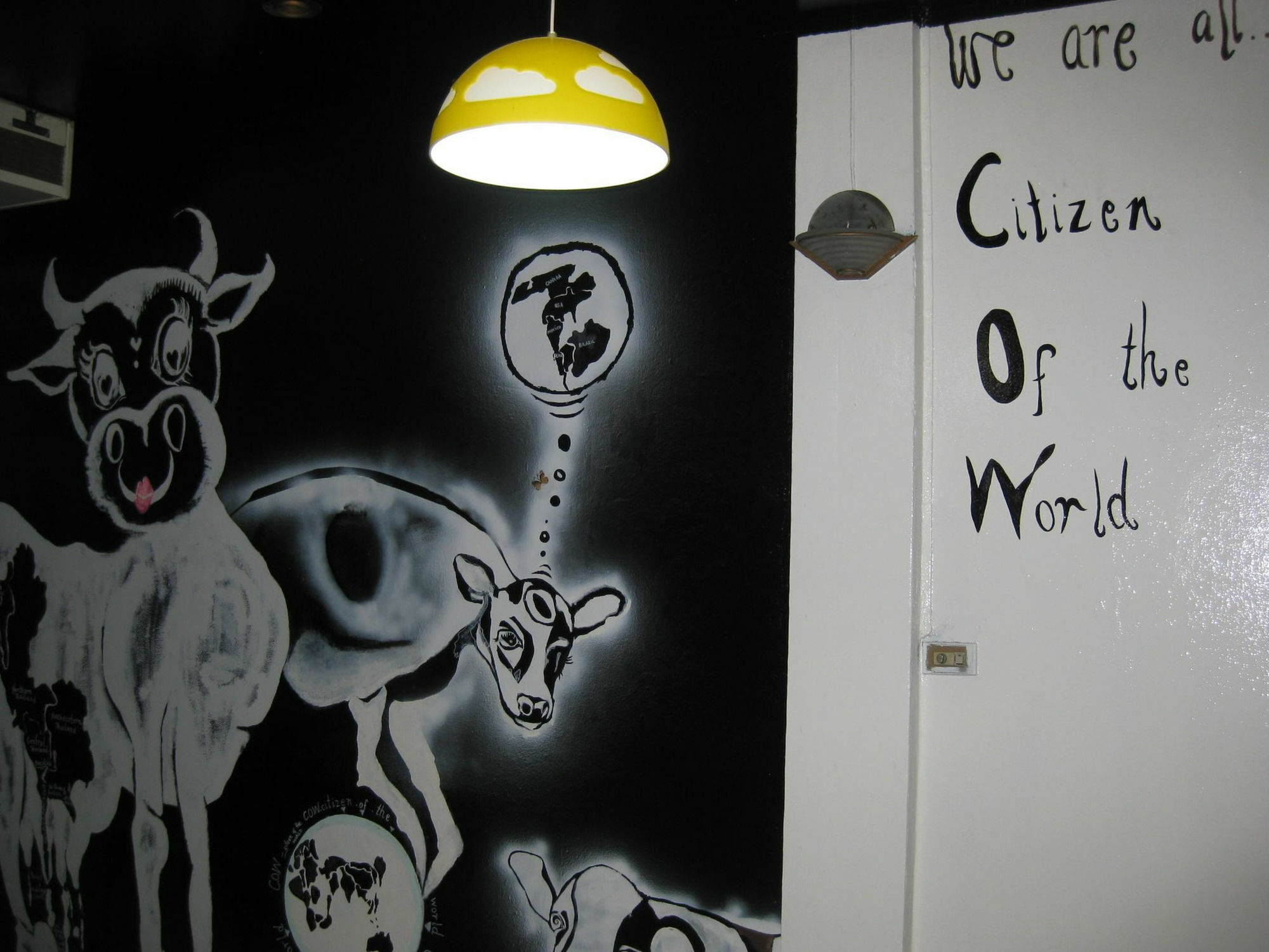 Mad Cow Hostel Bangkok Bagian luar foto